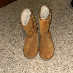 Cozy Tan Suede Boots Koolaburra Ugg